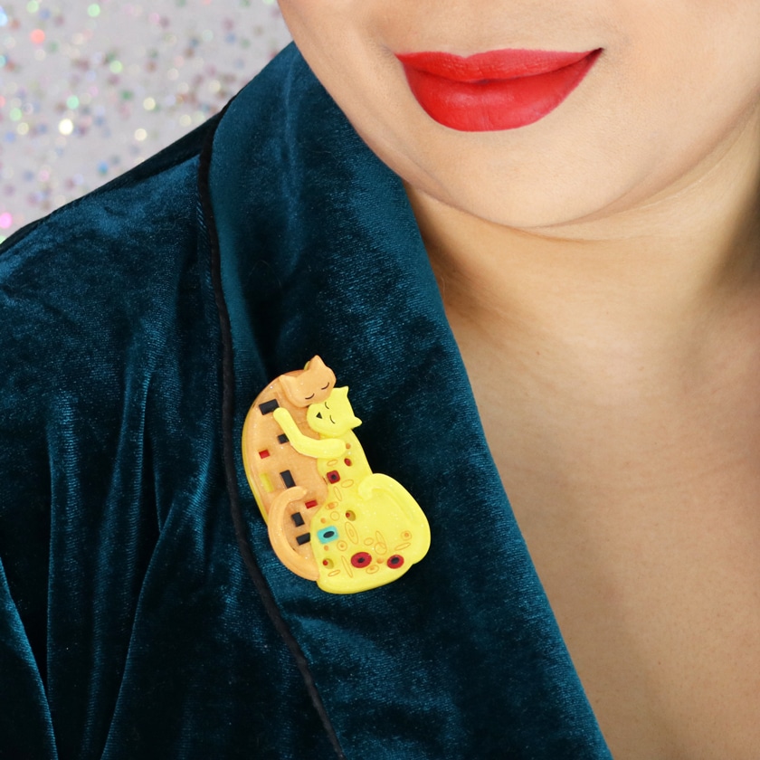 Erstwilder The Kiss Brooch